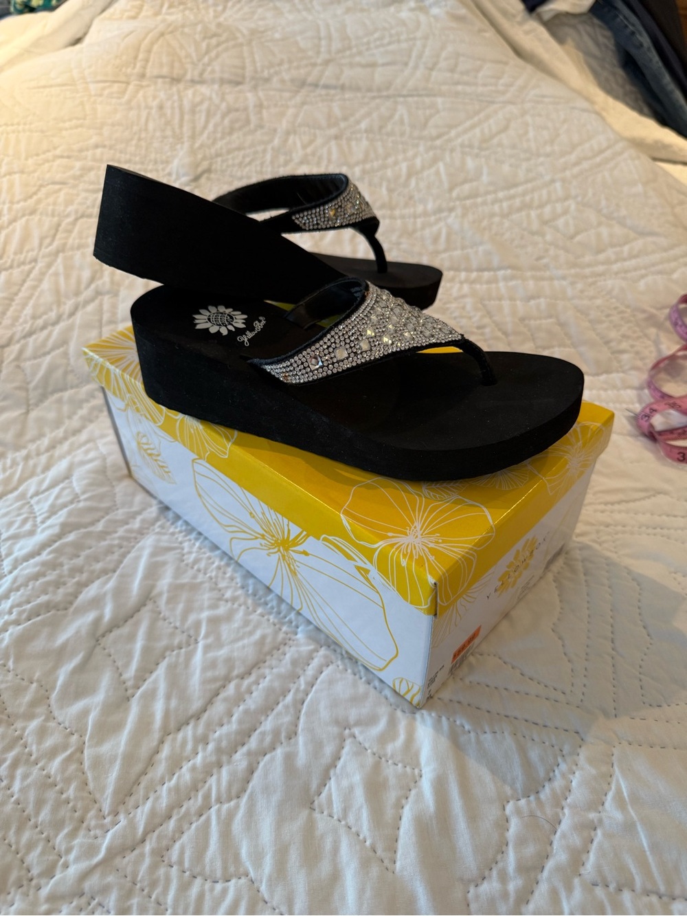 Yellow Box Black Rhinestone Wedge Thong Sandals size 7 - Picture 2 of 8